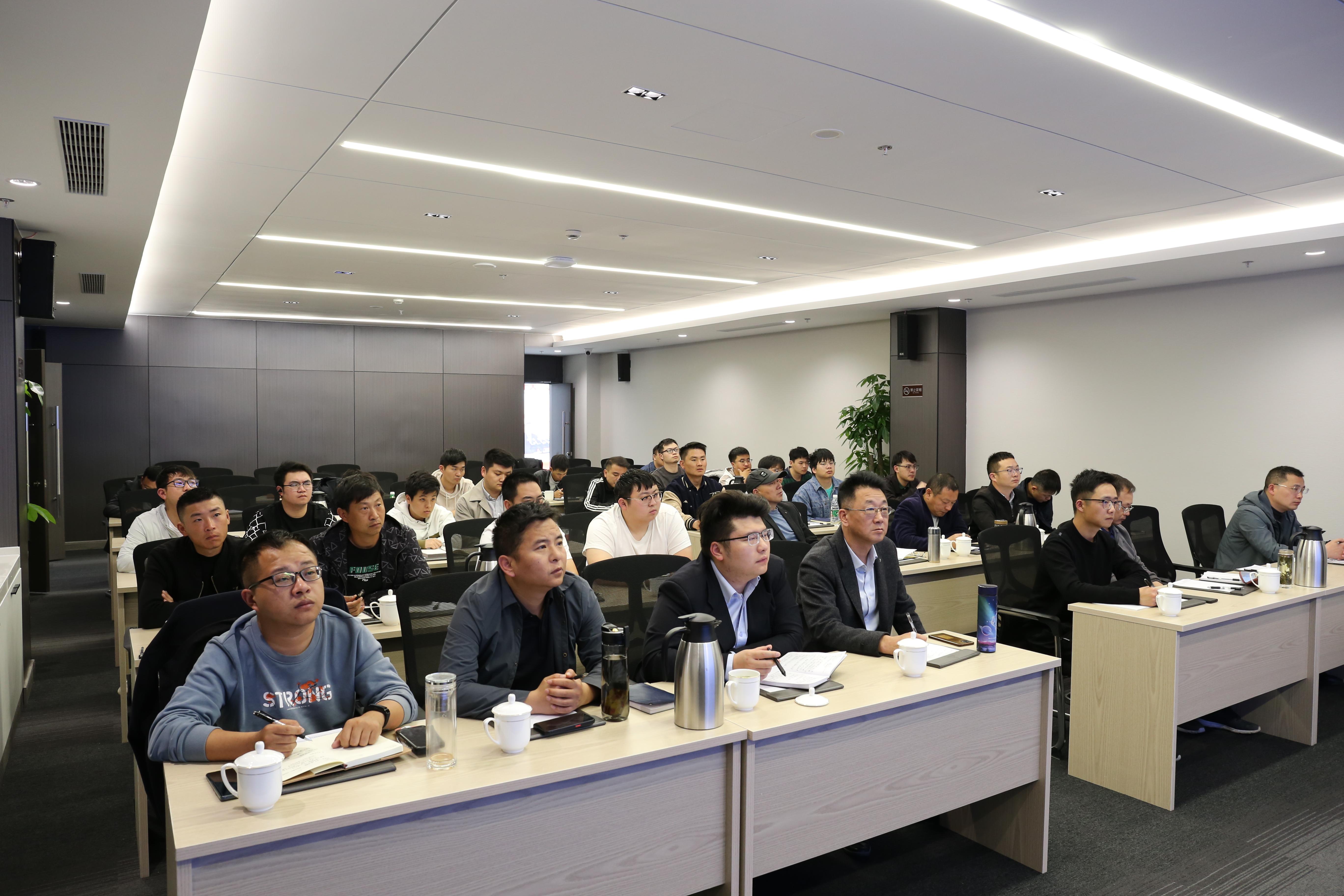 学习人员.JPG
