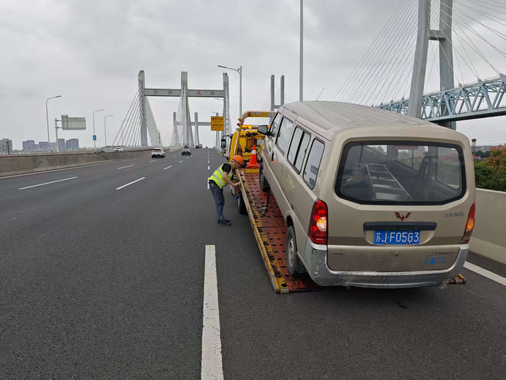 公务车2.jpg